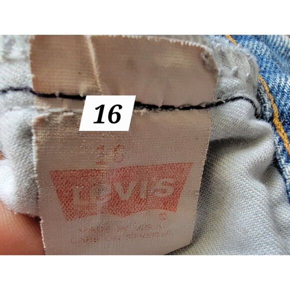 Vintage Levis Womens Size 16 Acid Washed Distressed Shorts Blue Denim Made USA - Picture 8 of 10